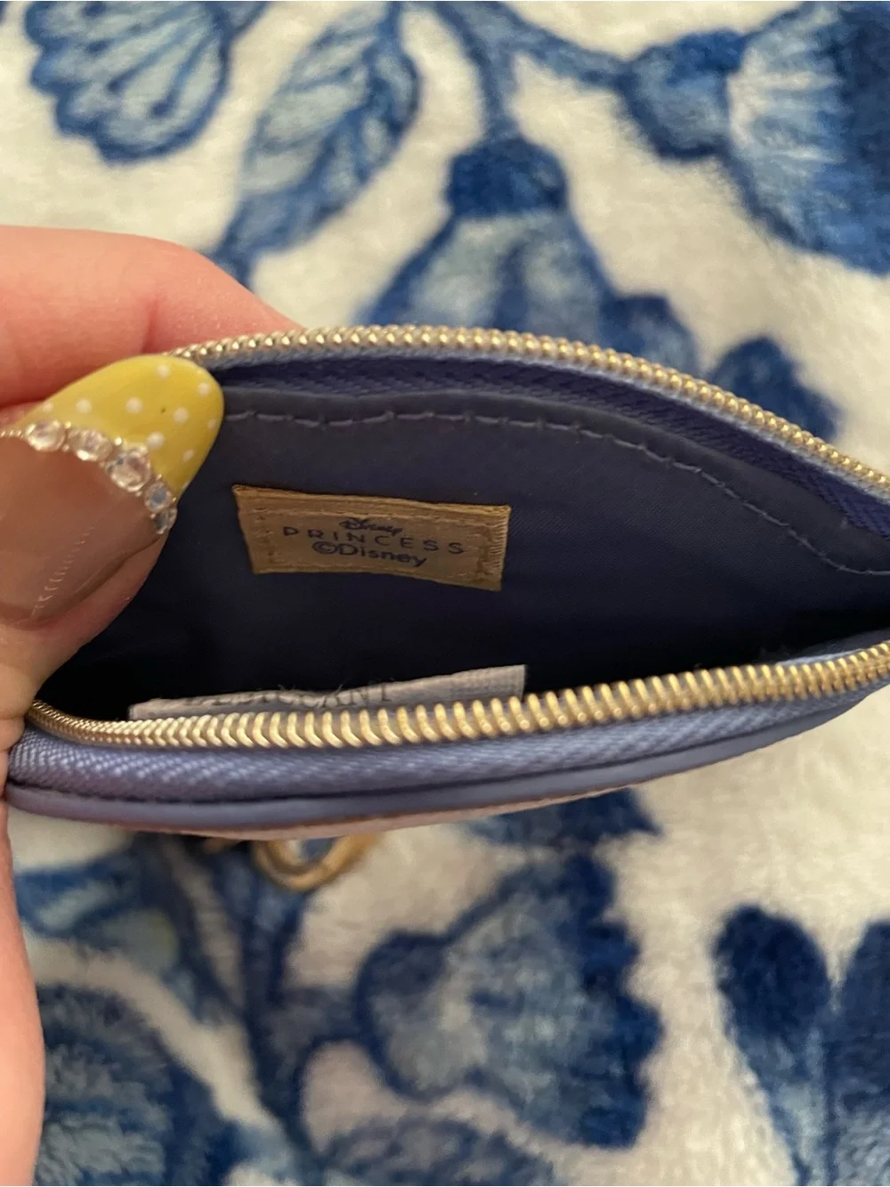 NWOT Disney’s  Snow White Blue and White Bird Keychain Purse with Gold Hardware